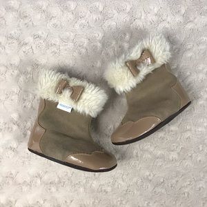 Robeez Baby Girl Boots Faux Fur Suede Size 3 Bow